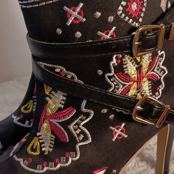 Embroidered Stiletto Pointy Toe Ankle Boots - Picture 6 of 7
